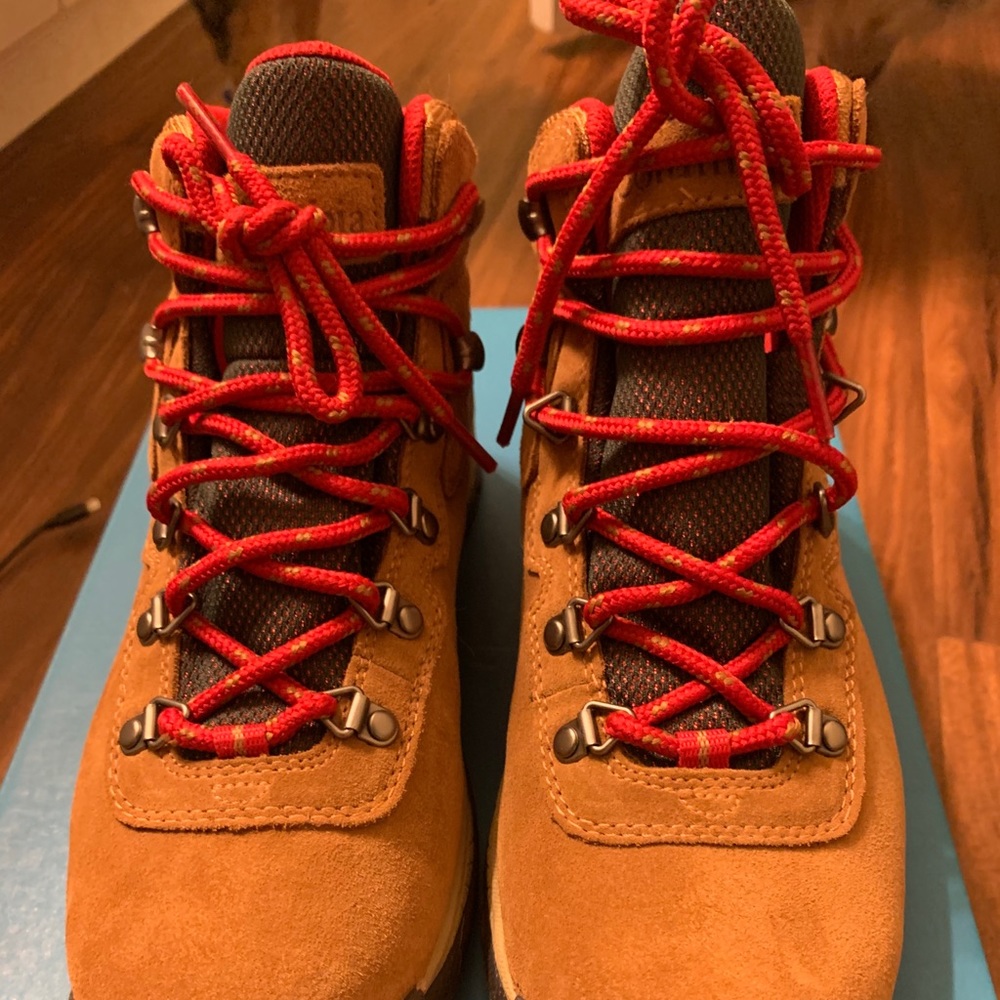 Columbia newton ridge waterproof amped size 8.5